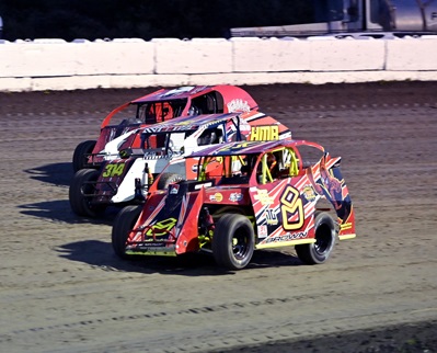Harley Brown (8) battles winner Nick Mallette (314) in the Modified Lites A Main